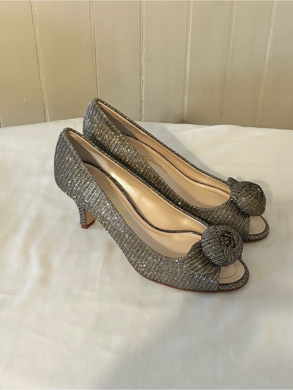 Caparros Gold Metallic Peep-Toe Rosebud Kitten Heel Pumps Size 7.5 B Brand New